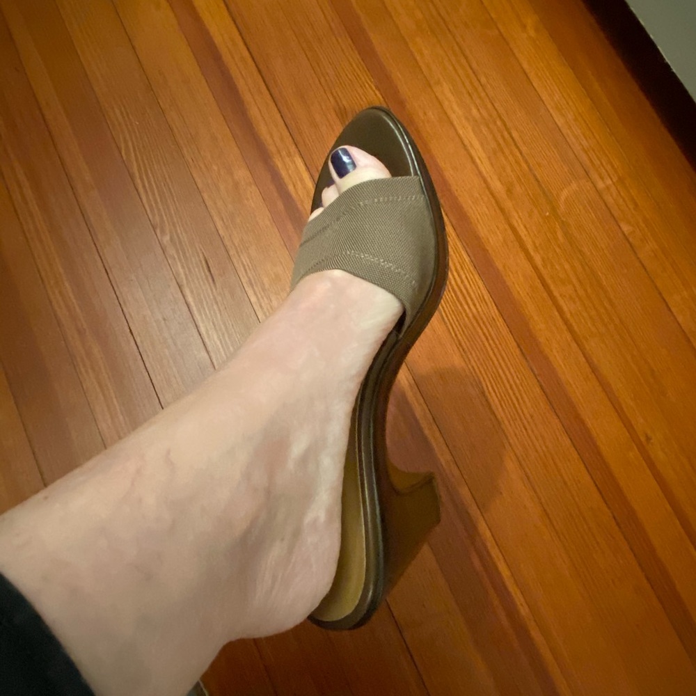 Like New! Stuart Weitzman Platform Slides - image 5